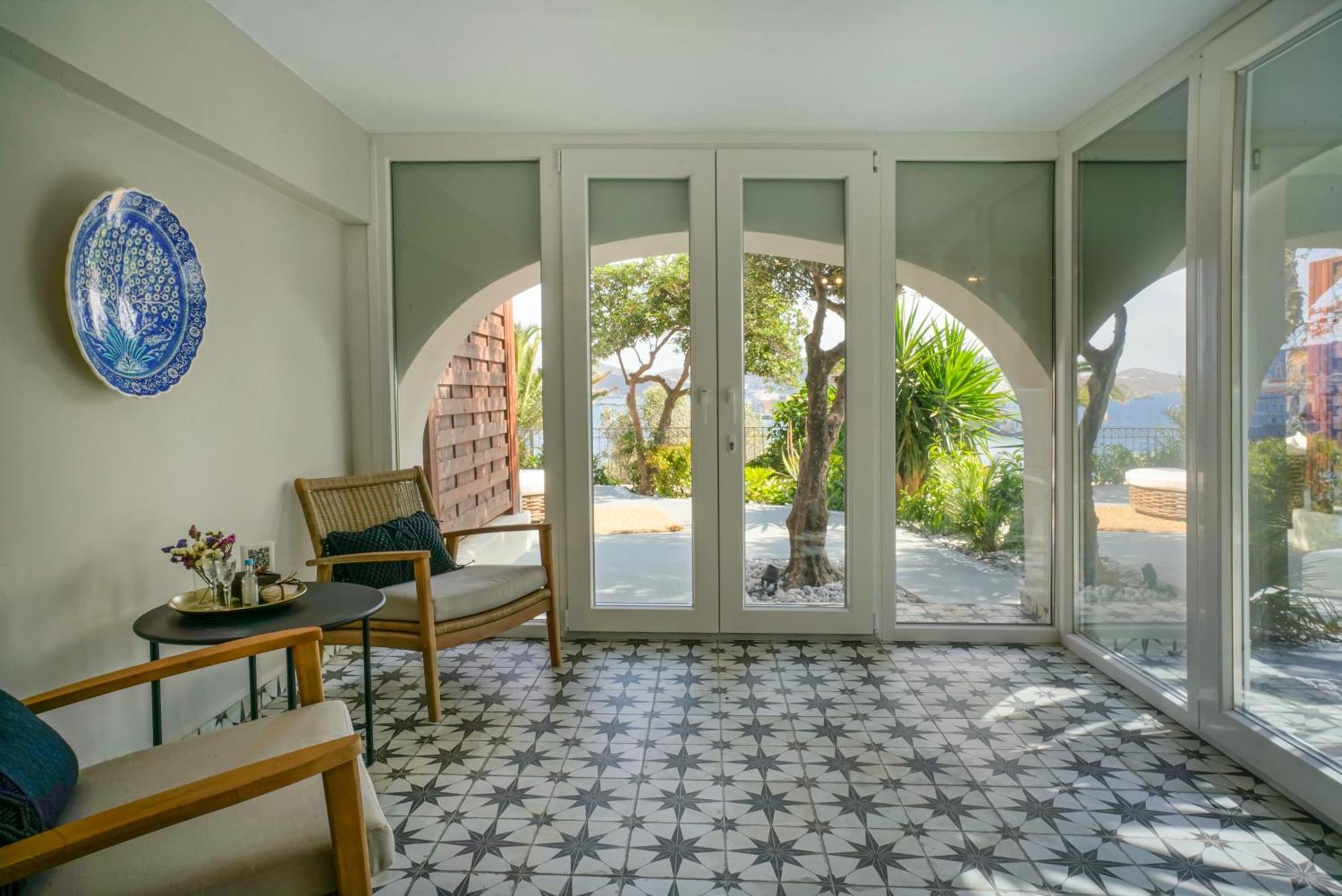 Pafsilipon Suites Ermoupoli Exteriör bild