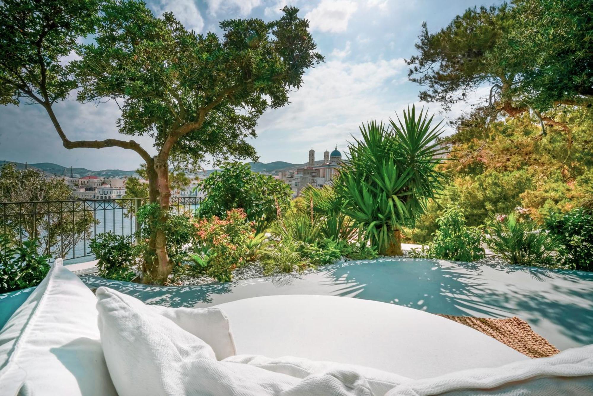 Pafsilipon Suites Ermoupoli Exteriör bild